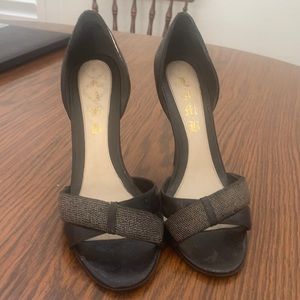 LAMB Black Leather Sandal with Gunmetal stripe Detail Sz 8